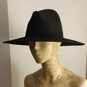 Black wide brim wool fedora